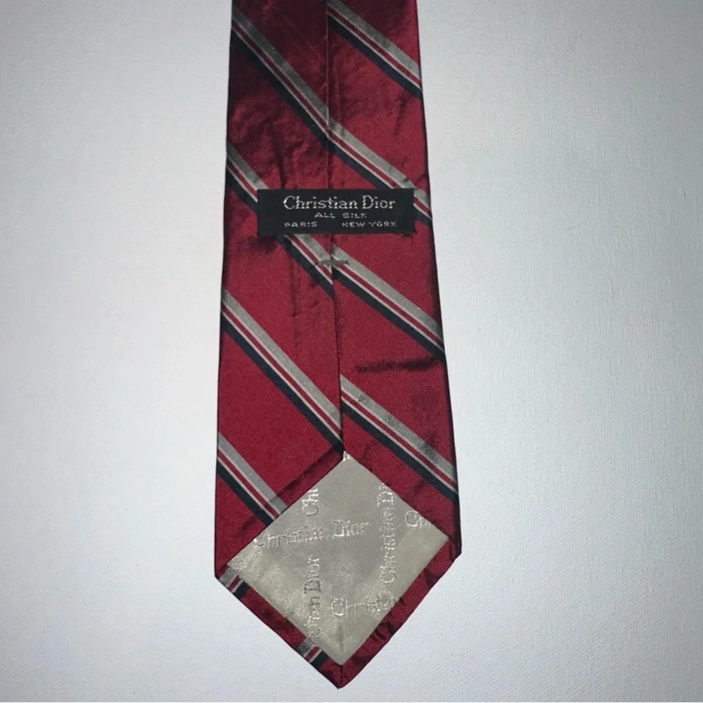 VINTAGE AUTHENTIC CHRISTIAN DIOR MENS TIE